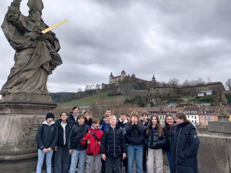 klassenfoto-besuch-der-festung